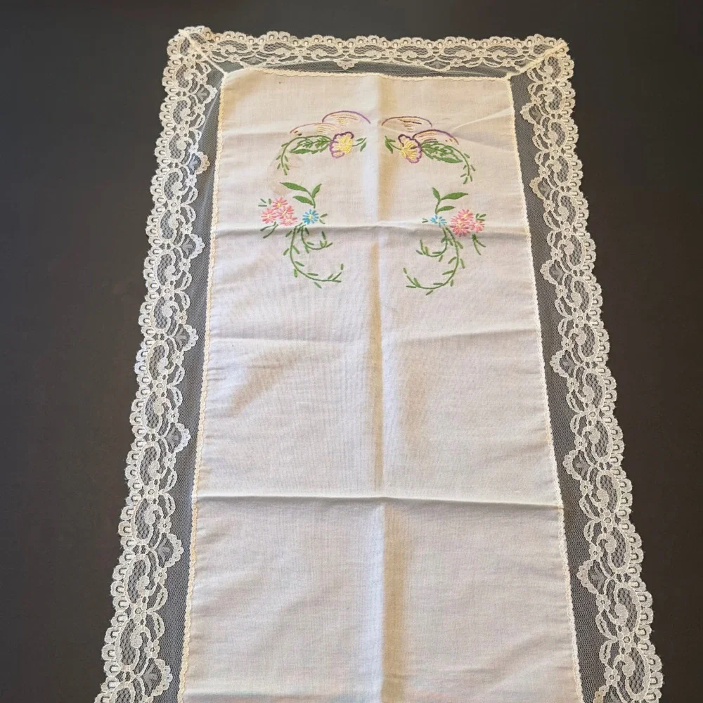 N/A vintage table